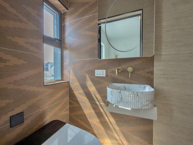 6 Bedroom Property for Sale in Sandown Western Cape